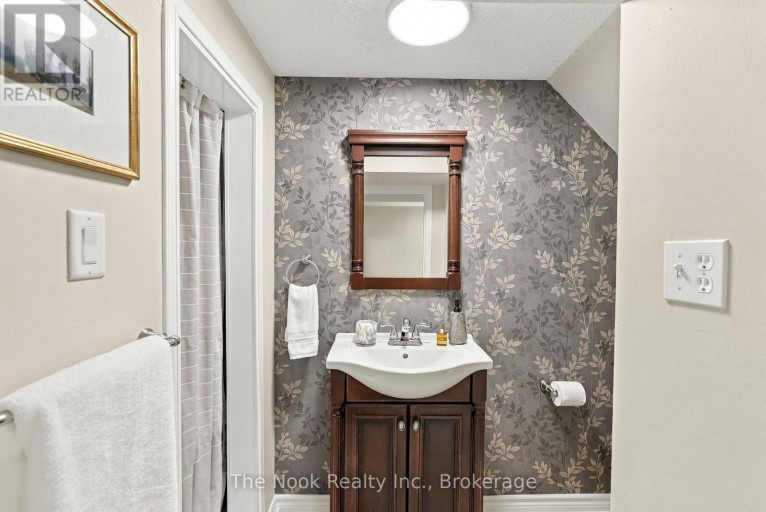 456 HARCOURT DRIVE, Oshawa (Donevan), Ontario, L1H6V6