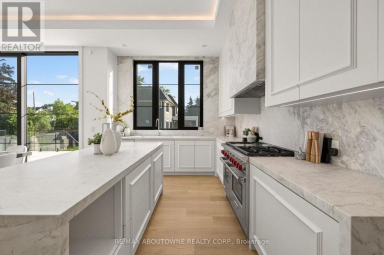 146 THIRD LINE, Oakville (BR Bronte), Ontario, L6L3Z8