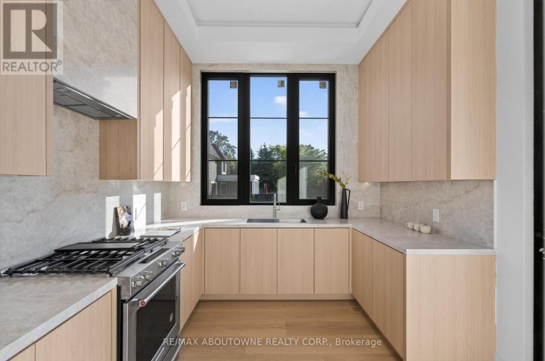 146 THIRD LINE, Oakville (BR Bronte), Ontario, L6L3Z8