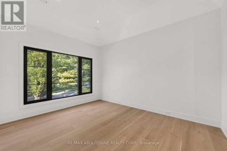 146 THIRD LINE, Oakville (BR Bronte), Ontario, L6L3Z8