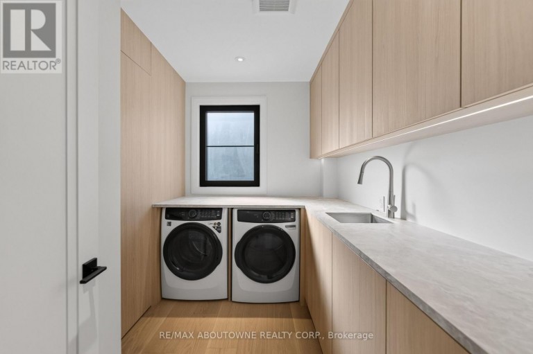 146 THIRD LINE, Oakville (BR Bronte), Ontario, L6L3Z8