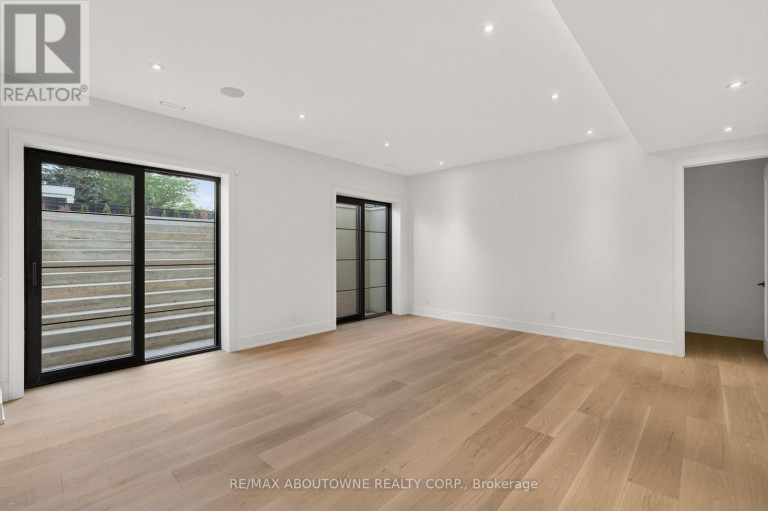 146 THIRD LINE, Oakville (BR Bronte), Ontario, L6L3Z8