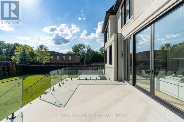 146 THIRD LINE, Oakville (BR Bronte), Ontario, L6L3Z8