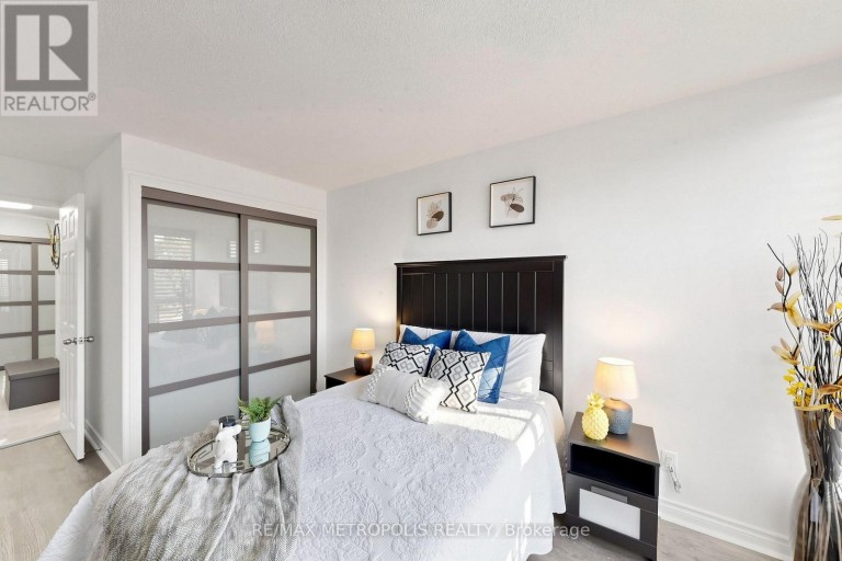 207 - 1111 BOUGH BEECHES BOULEVARD, Mississauga (Rathwood), Ontario, L4W4N1