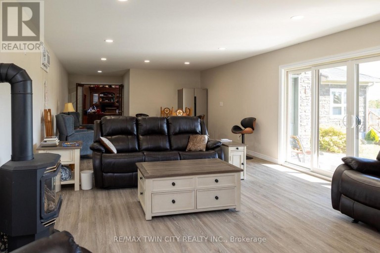 2173 COCKSHUTT ROAD, Norfolk (Waterford), Ontario, N0E1Y0