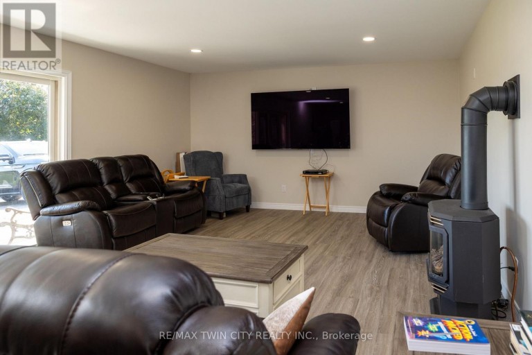 2173 COCKSHUTT ROAD, Norfolk (Waterford), Ontario, N0E1Y0
