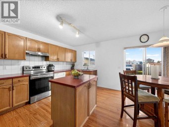 421 Martindale Drive NE Calgary Alberta photo 15