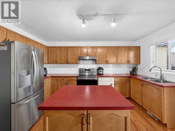421 Martindale Drive NE Calgary Alberta photo 16
