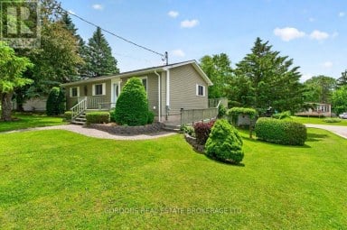 450 CHARLES STREET N Gananoque Ontario photo 2