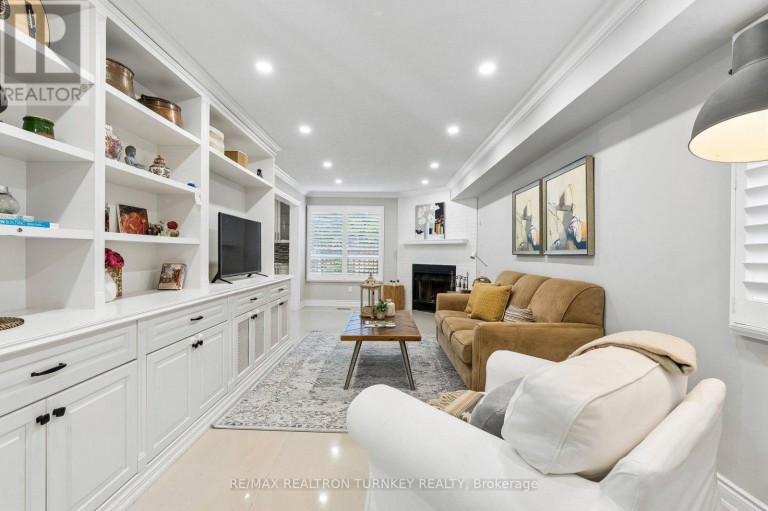 263 CHAMBERS CRESCENT, Newmarket (Armitage), Ontario, L3X1T1
