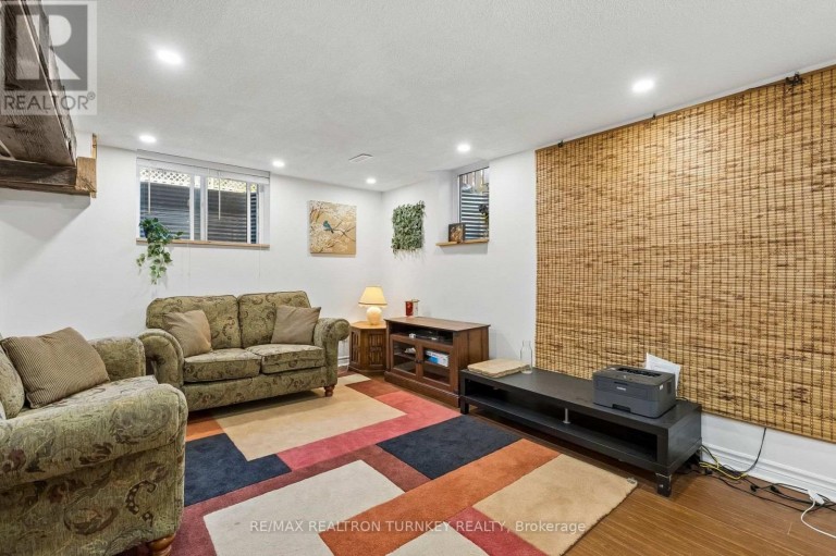 263 CHAMBERS CRESCENT, Newmarket (Armitage), Ontario, L3X1T1