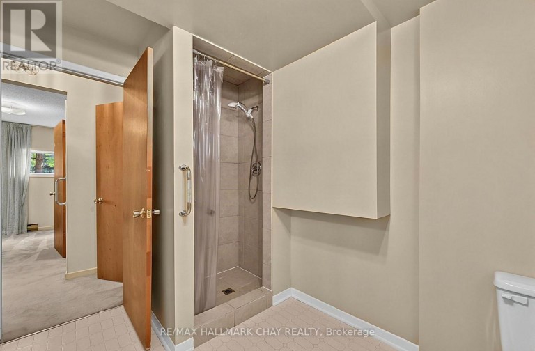 4 BINNIE DRIVE, Springwater (Minesing), Ontario, L9X0C4