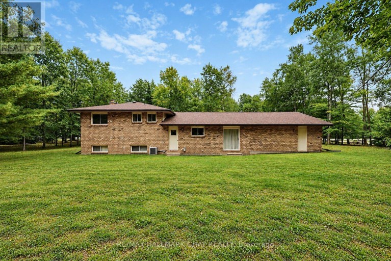 4 BINNIE DRIVE, Springwater (Minesing), Ontario, L9X0C4