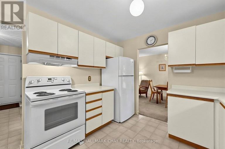 4 BINNIE DRIVE, Springwater (Minesing), Ontario, L9X0C4