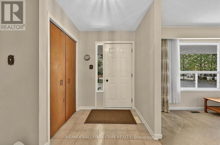 4 BINNIE DRIVE, Springwater (Minesing), Ontario, L9X0C4