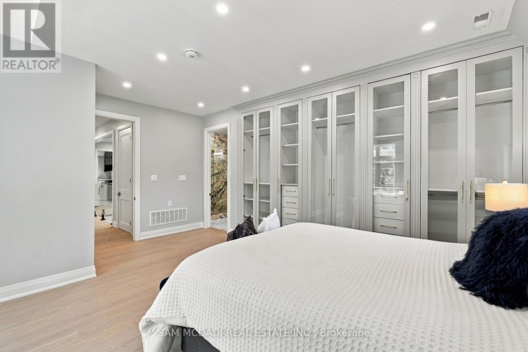 1897 BALSAM AVENUE, Mississauga (Clarkson), Ontario, L5J1L3