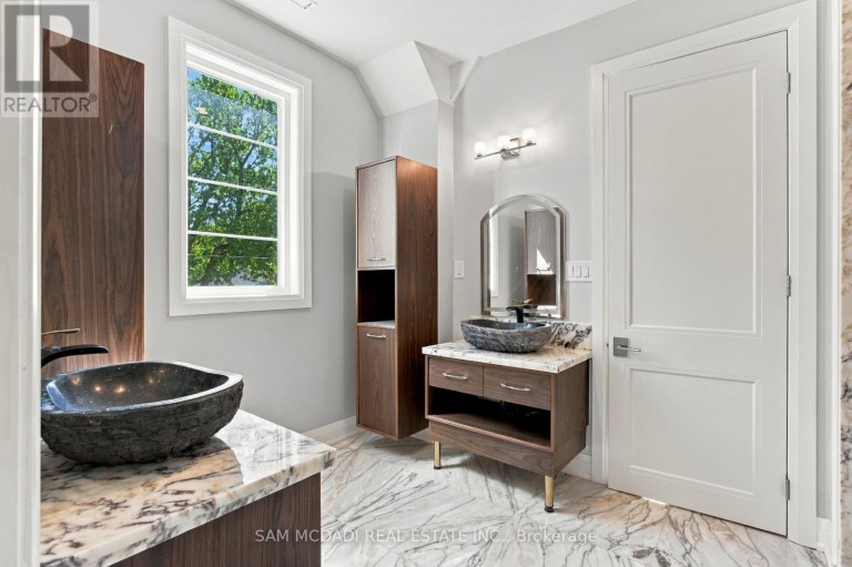 1897 BALSAM AVENUE, Mississauga (Clarkson), Ontario, L5J1L3