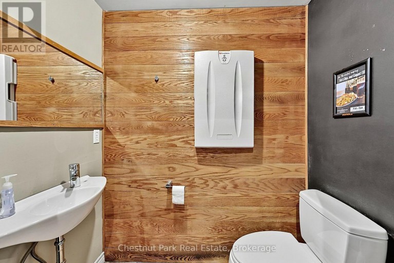 202-204-206 HURONTARIO STREET, Collingwood, Ontario, L9Y2M2