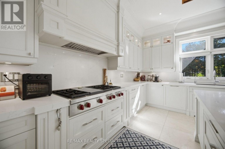 154 BURBANK DRIVE, Toronto (Bayview Village), Ontario, M2K1P1