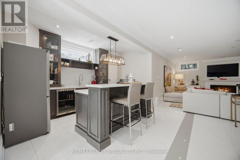 154 BURBANK DRIVE, Toronto (Bayview Village), Ontario, M2K1P1