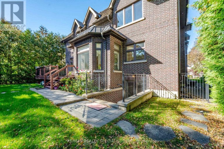 154 BURBANK DRIVE, Toronto (Bayview Village), Ontario, M2K1P1