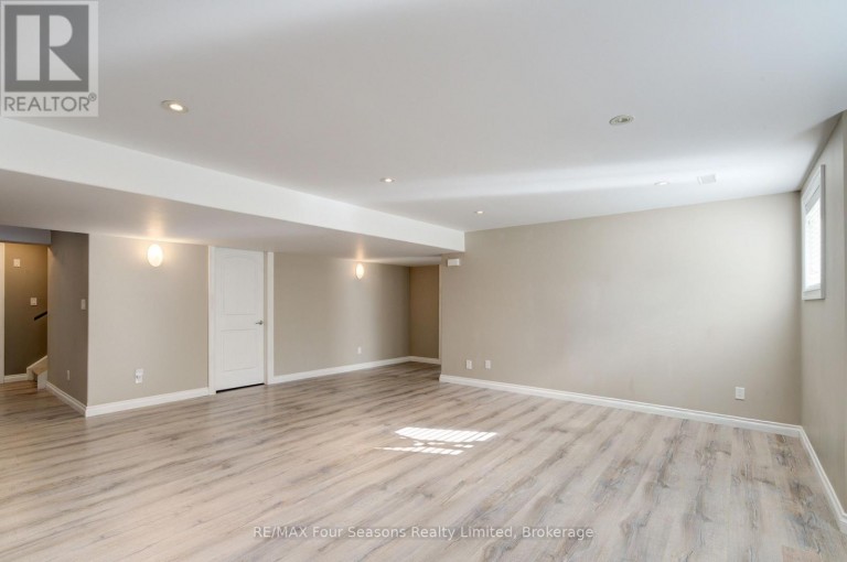 212 PEARSON STREET, Meaford, Ontario, N4L1Y4