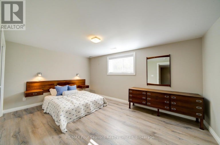 212 PEARSON STREET, Meaford, Ontario, N4L1Y4