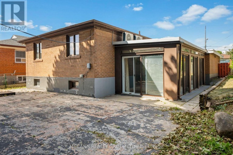 17 BARLOW ROAD, Toronto (Woburn), Ontario, M1G2B5