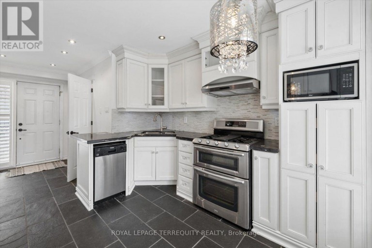 1825 HYDE MILL CRESCENT, Mississauga (Streetsville), Ontario, L5N0A7