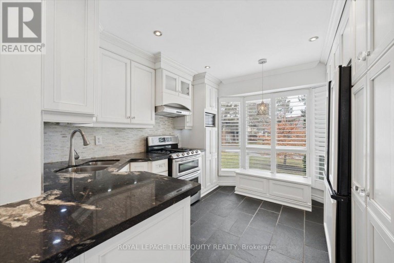 1825 HYDE MILL CRESCENT, Mississauga (Streetsville), Ontario, L5N0A7