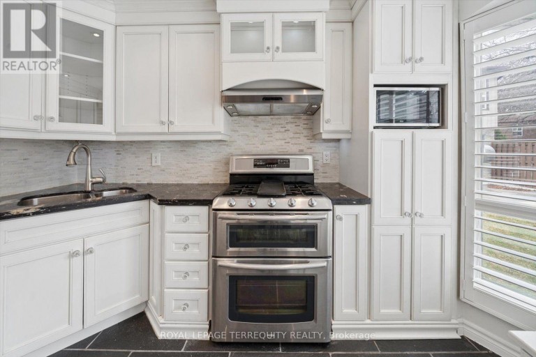 1825 HYDE MILL CRESCENT, Mississauga (Streetsville), Ontario, L5N0A7