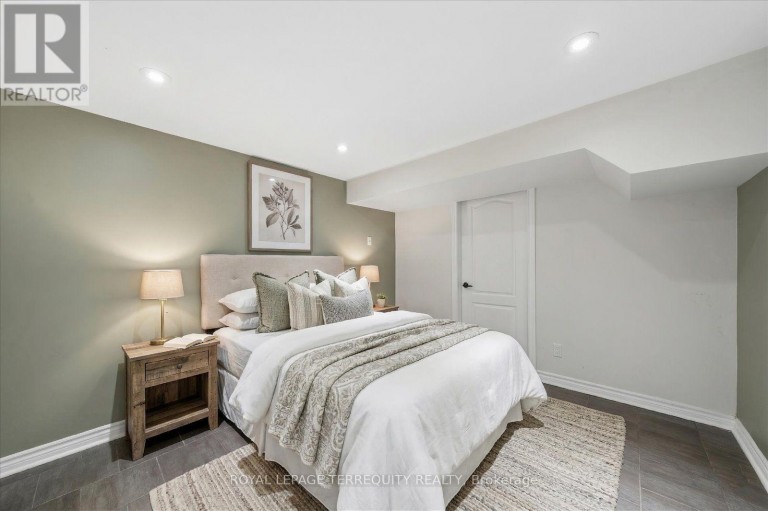 1825 HYDE MILL CRESCENT, Mississauga (Streetsville), Ontario, L5N0A7