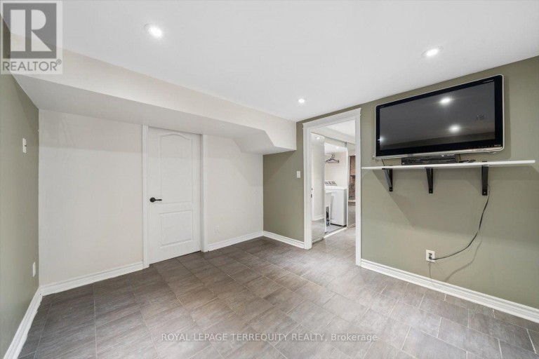 1825 HYDE MILL CRESCENT, Mississauga (Streetsville), Ontario, L5N0A7