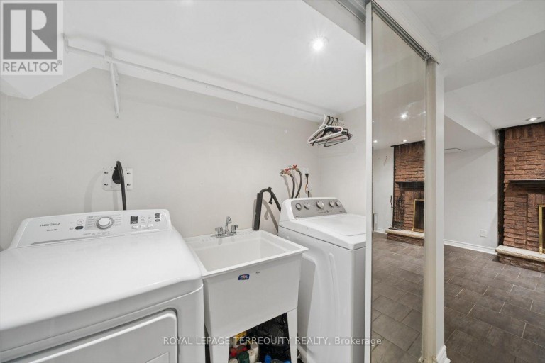 1825 HYDE MILL CRESCENT, Mississauga (Streetsville), Ontario, L5N0A7