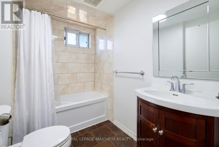 84 GILLEY ROAD, Toronto (Downsview-Roding-CFB), Ontario, M3K1L7