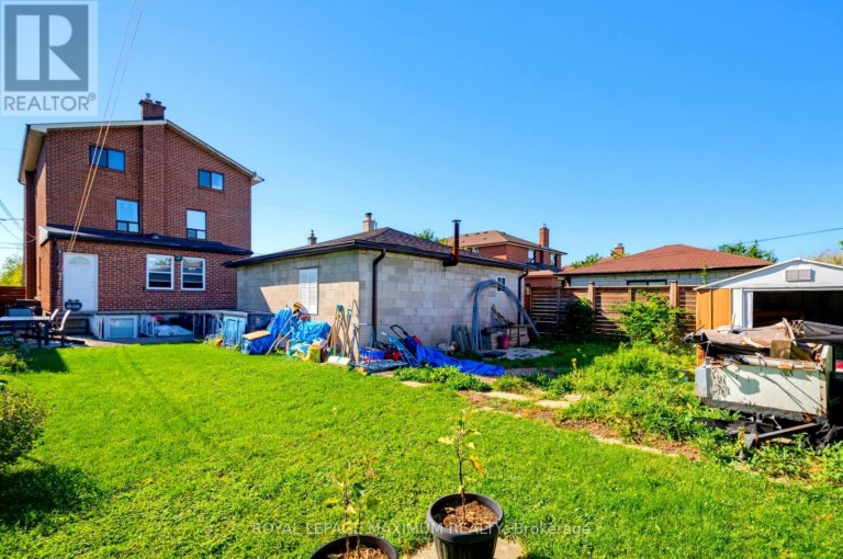 84 GILLEY ROAD, Toronto (Downsview-Roding-CFB), Ontario, M3K1L7