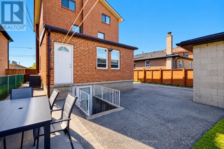 84 GILLEY ROAD, Toronto (Downsview-Roding-CFB), Ontario, M3K1L7
