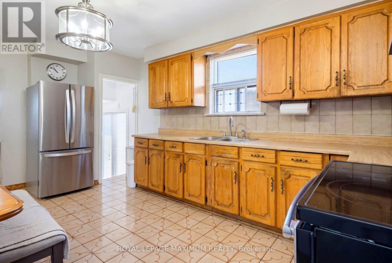 84 GILLEY ROAD, Toronto (Downsview-Roding-CFB), Ontario, M3K1L7