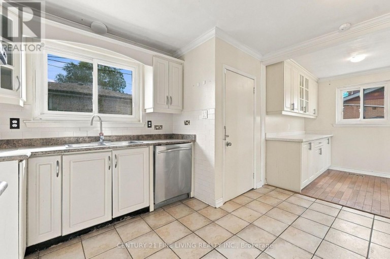 132 BRENTWOOD DRIVE, Brampton (Avondale), Ontario, L6T1R2