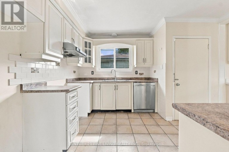 132 BRENTWOOD DRIVE, Brampton (Avondale), Ontario, L6T1R2