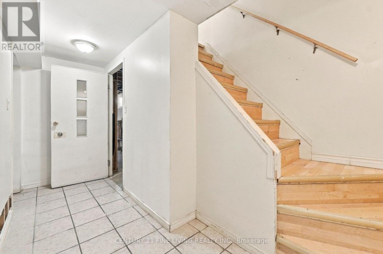 132 BRENTWOOD DRIVE, Brampton (Avondale), Ontario, L6T1R2