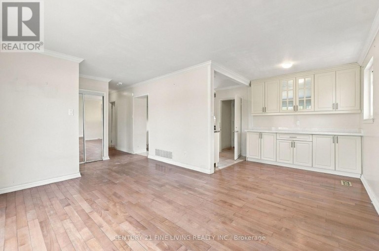 132 BRENTWOOD DRIVE, Brampton (Avondale), Ontario, L6T1R2