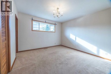 53 Kentish Drive SW Calgary Alberta photo 13