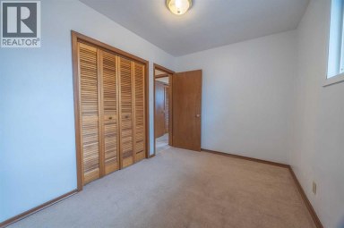53 Kentish Drive SW Calgary Alberta photo 16