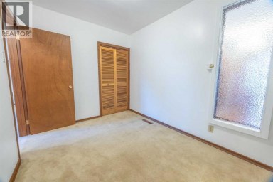 53 Kentish Drive SW Calgary Alberta photo 18