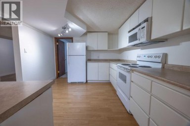 53 Kentish Drive SW Calgary Alberta photo 23