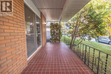 53 Kentish Drive SW Calgary Alberta photo 4