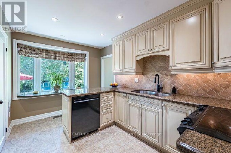 2 ALDERBURY CRESCENT, Brampton (Avondale), Ontario, L6T1P6
