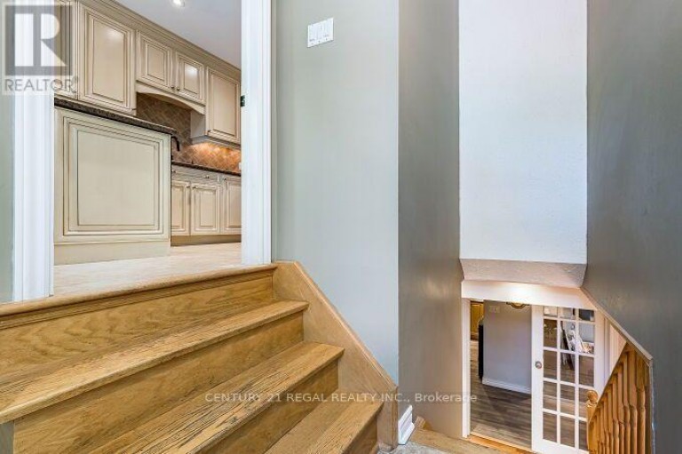 2 ALDERBURY CRESCENT, Brampton (Avondale), Ontario, L6T1P6