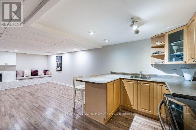 2 ALDERBURY CRESCENT, Brampton (Avondale), Ontario, L6T1P6